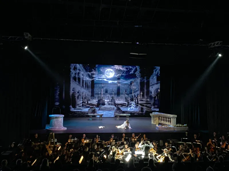 Opera e Kosovës shënon 5 vjetorin e themelimit me shfaqjen  Diptiku  të Giacomo Puccinit Opera e Kosovës ka vënë në skenë shfaqjen e  Diptikut  të Giacomo Puccinit  duke prezantuar në një akt dy operat   Suor Angelica  dhe  Gianni Schicchi   me   