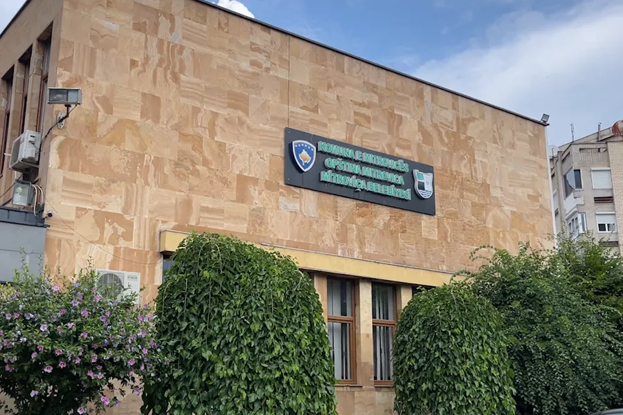 Kryetarët e Këshillave të fshatrave  Peci nuk na ka ftuar në takimet e parapara me rregullore Përfaqësues të Këshillave të fshatrave në Komunën e Mitrovicës së Jugut kanë shprehur pakënaqësi ndaj kryetarit të Komunës  duke thënë se nuk janë ftuar   