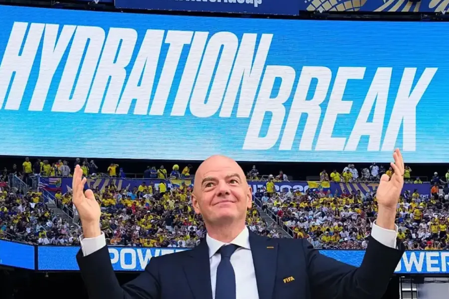 Infantino  Pushimet hidratuese ndihmuan për rikthimin e Anglisë ndaj DR Kongos