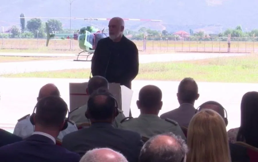 Hapet Shkolla Kombëtare e Fluturimit  Rama  Stërvitje dhe certifikim edhe për pilotë të NATO s dhe Kosovës Kryeministri i Shqipërisë Edi Rama mori pjesë sot në çeljen e Shkollës Kombëtare të Fluturimit  duke e cilësuar atë një projekt ambicioz   