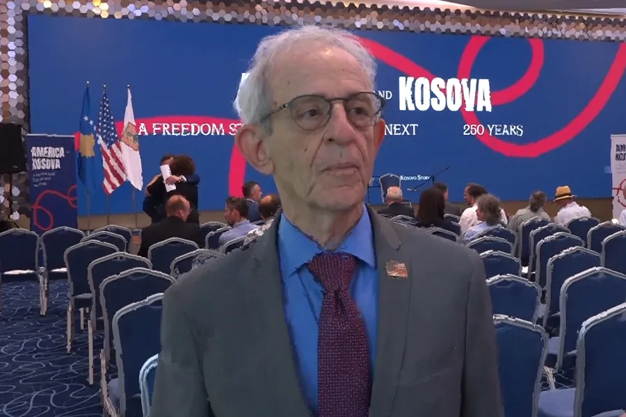 Serwer  Kosova të vendosë për gazin amerikan bazuar në interesat e saj Çështja e projektit për gazin amerikan në Kosovë duhet të trajtohet me kujdes  duke u bazuar në interesat strategjike të vendit  Ky është këndvështrimi i profesorit amerikan   