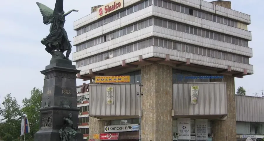 Një parti opozitare në Serbi kërkon reagim nga shteti për posterët kundër shqiptarëve në Krushevc Subjekti opozitar në Serbi  Lëvizja e Qytetarëve të Lirë  PSG   ka kërkuar nga policia dhe prokuroria që pa vonesë të përcaktojnë se kush qëndron   