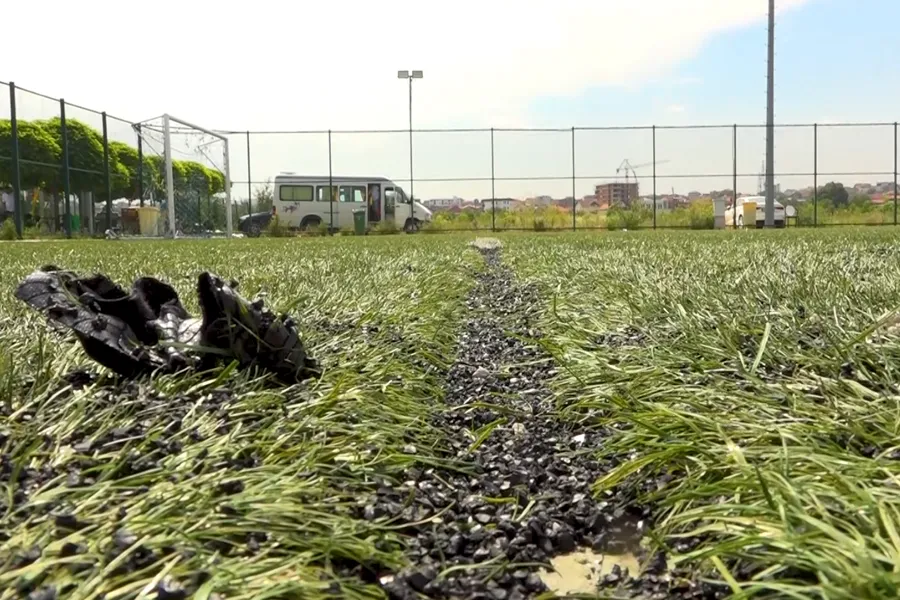 Dy lojtare të lënduara  KFF Mitrovica kërkon ndërhyrje urgjente për stadiumin  Xhevat Jusufi Xheki  Reagimi zyrtar i Klubit të Futbollit të Vajzave të Mitrovicës për gjendjen e stadiumit  Xhevat Jusufi Xheki   ku u lënduan dy futbollistet Gresa   