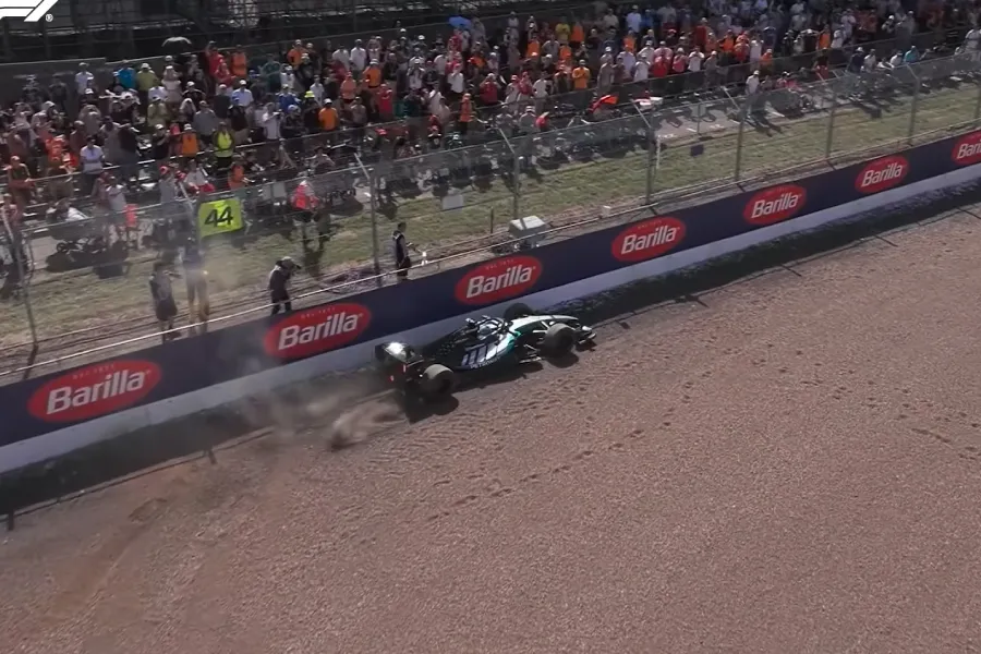 nis-kampionati-ne-f1-antonelli-niset-i-pari-hamilton-ndjek-historine-ne-silverstone-sot-ne-silverstone-ka-nisur-gara-e-british-grand-prix-ne-formula-1-perpara-nje-numri-rekord-prej-rreth-180-000-tifozesh-vemendja-kryesore-eshte-te-lideri-i