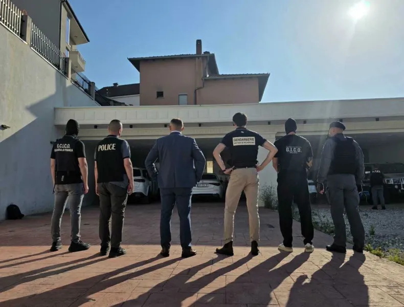 Goditet rrjeti i pastrimit të parave nga droga  sekuestrohen asete me vlerë 1 milion euro në Kosovë Policia e Kosovës dhe Prokurorisë Speciale të Republikës së Kosovës  në kuadër të një operacioni të zhvilluar më 30 qershor 2026 në Prishtinë  ka   