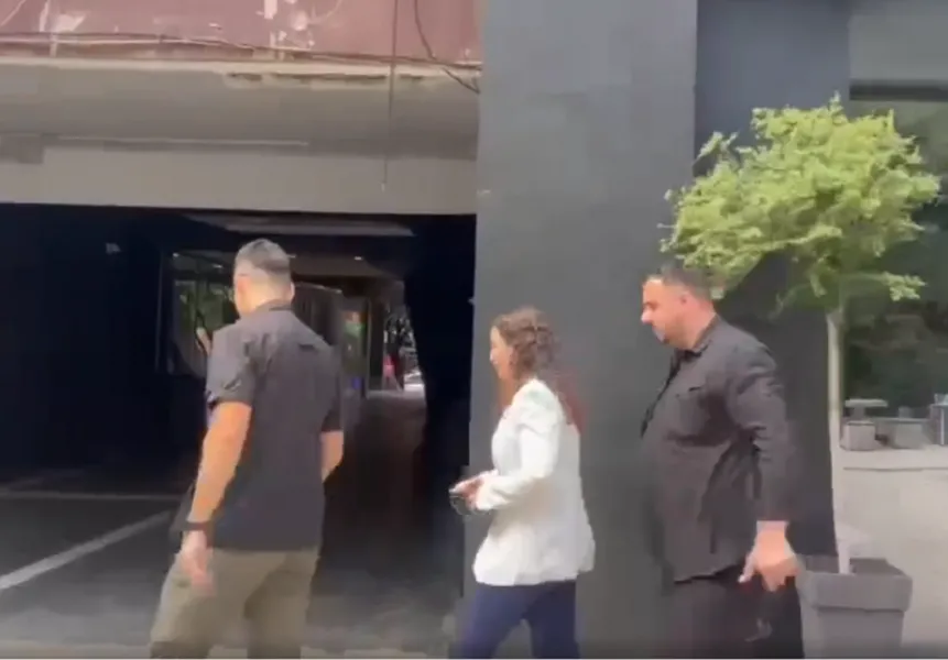 Osmani  S është deponuar asnjë nënshkrim për shkarkimin e Abdixhikut Ish presidentja e vendit  Vjosa Osmani  ka thënë se nuk është deponuar asnjë nënshkrim për shkarkimin e kryetarit të LDK së  Lumir Abdixhikut Osmani tha se gjatë ditës nuk janë   