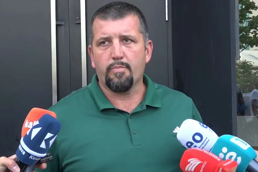 Përfundon takimi i fermerëve me ministrin në detyrë të Bujqësisë  ja çfarë u morën vesh Pas një takimi tre orësh mes ministrit në detyrë të Bujqësisë  Armend Muja dhe përfaqësuesve të Shoqatës së Fermerëve Kosovarë të Qumështit u tha se është   