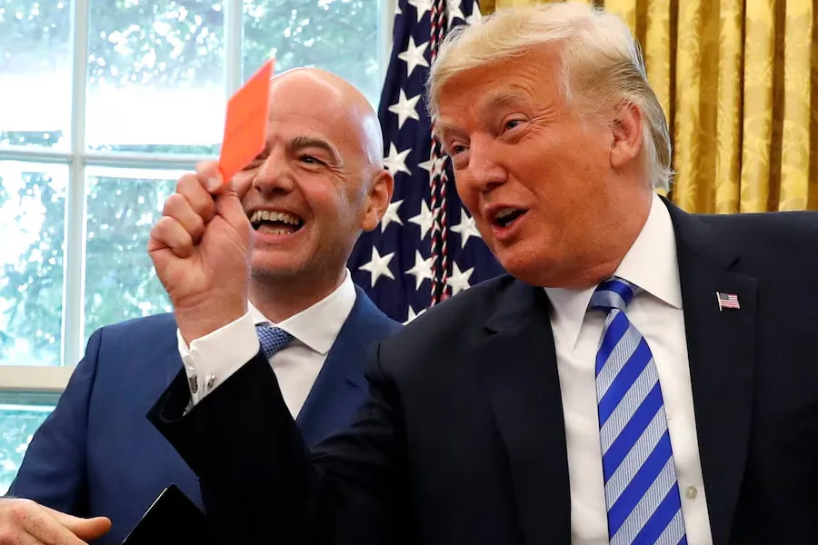 E pabesueshme  Trump konfirmon ndërhyrjen për kartonin e kuq të Balogun  UEFA kritikon vendimin Presidenti amerikan Donald Trump ka pranuar se ka kontaktuar presidentin e FIFA s  Gianni Infantino  për të kërkuar rishikimin e kartonit të kuq të   