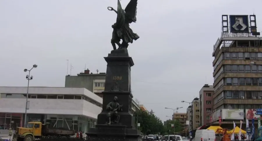 Qyteti i Krushevcit dënon posterët me gjuhë të urrejtjes ndaj shqiptarëve Qyteti i Krushevcit  në Serbinë qendrore  ka dënuar çdo formë të thirrjeve për diskriminim  përhapjes së urrejtjes dhe nxitjes së ndarjeve mes njerëzve  lidhur me posterët   
