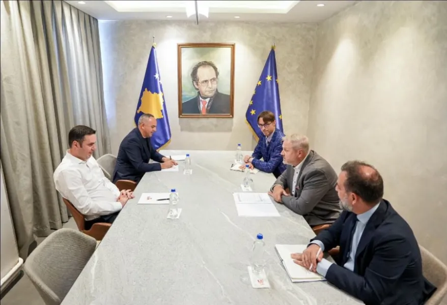 Takimi Abdixhiku Terras  Të krijohen institucione të qëndrueshme dhe funksionale Konstituimi sa më i shpejtë të institucioneve të reja të Kosovës ishte në qendë të takimit të kryetarit të LDK së  Lumir Abdixhiku dhe raportuesit për Kosovën në   