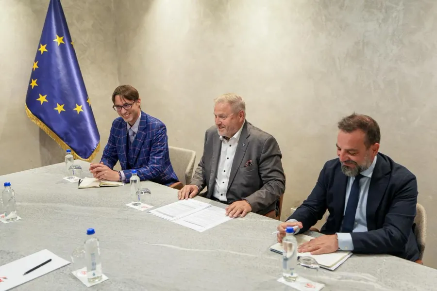 Terras  Kurti të tregohet burrështetas  të ndërtojë koalicion funksional dhe të sigurojë zgjedhjen e presidentit Raportuesi i Parlamnentit Evropian për Kosovën  Riho Terras  pas takimeve me kryetarin e LDK së Lumir Abdixhiku dhe me kryetarin e   