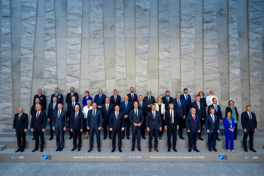 NATO  Rusia përbën kërcënimin afatgjatë me serioz për sigurinë euroatlantike Krerët e shteteve dhe qeverive të vendeve anëtare të NATO s miratuan të mërkurën Deklaratën e Samitit të Ankarasë  duke riafirmuar  siç u tha  përkushtimin e palëkundur   