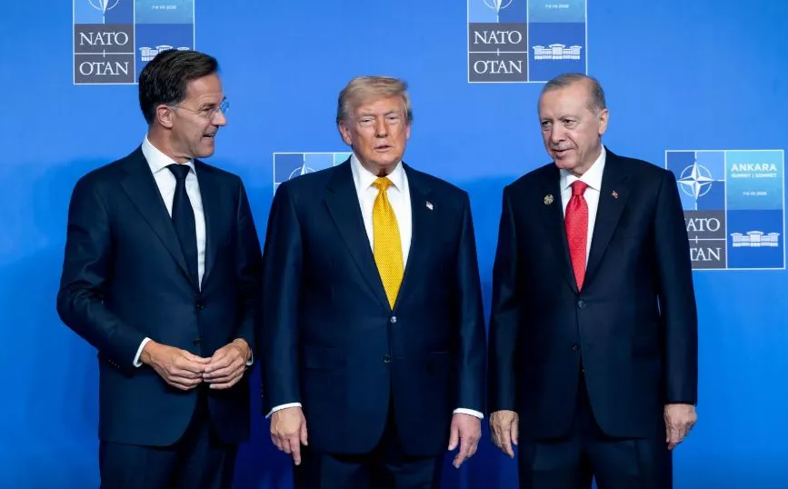 Trump  Të gjithë liderët në NATO më thanë  Zotëri  ne ju duam  Presidenti amerikan Donald Trump ka thënë të mërkurën se liderët e vendeve anëtare të NATO s u kujdesën që të flasin në mënyrë pozitive për Shtetet e Bashkuara gjatë takimeve që ai   