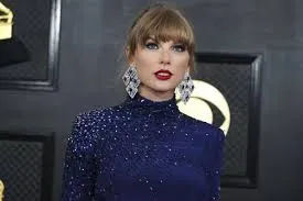 Taylor Swift u frikësua se Kanye West do të shfaqej në dasmën e saj  sipas raporteve Kanye West dhe Taylor Swift kanë pasur përplasje prej vitesh  ndërsa një raport i ri pretendon se reperi ka qenë një nga arsyet kryesore pse këngëtarja ka rritur   