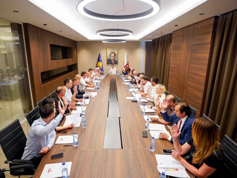 Kryesia e LDK së  Zgjedhjet e brendshme në afat të rregullt  përgjegjësi e përbashkët ta ruajmë të bashkuar partinë Kryesia Qendrore e Lidhjes Demokratike të Kosovës  pas diskutimit mbi rezultatin zgjedhor  zhvillimet e fundit brenda partisë dhe   