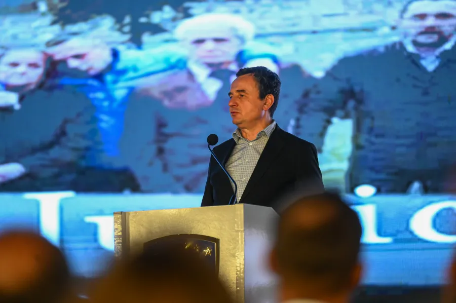 Kurti  Drejtësia për vëllezërit Bytyqi do të kërkohet deri në fund Në 27 vjetorin e vrasjes së vëllezërve Yll  Agron dhe Mehmet Bytyqi  kryeministri në detyrë i Republikës së Kosovës  Albin Kurti  organizoi një tubim përkujtimor në Ballkonin e   