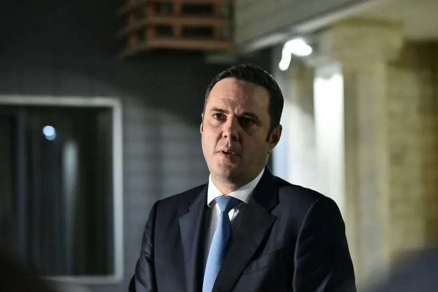 Abdixhiku pas takimit me Kurtin  U diskutua për shmangien e domosdoshme të zgjedhjeve të reja Kryetari i LDK së  Lumir Abdixhiku  pas takimit me kryetarin e Lëvizjes Vetëvendosje Albin Kurtitha se u diskutua për shmangien e domosdoshme të   