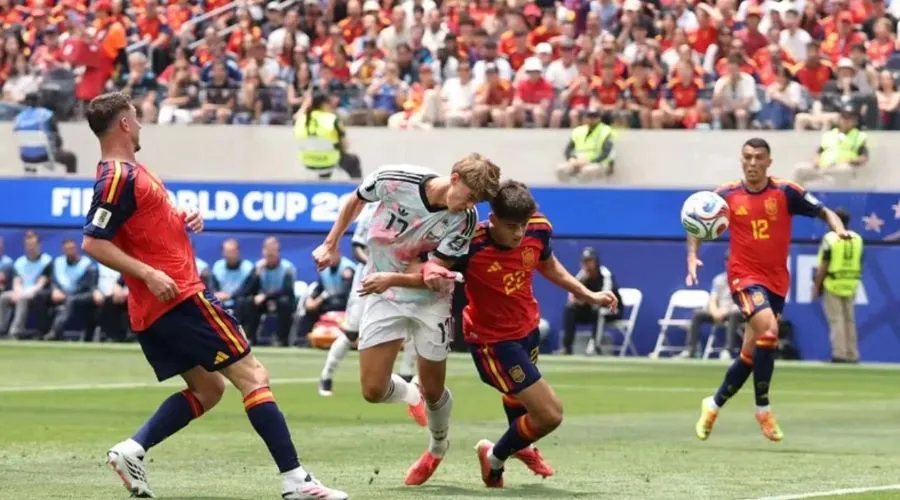 Spanja mposht Belgjikën dhe kalon në gjysmëfinale  e pret ndeshja me Francën Spanja është kualifikuar në gjysmëfinale pas një ndeshjeje shumë të bukur ndaj Belgjikës  që rezistoi deri në fund  por nuk i rezistoi golit të Merinos në fund  që   