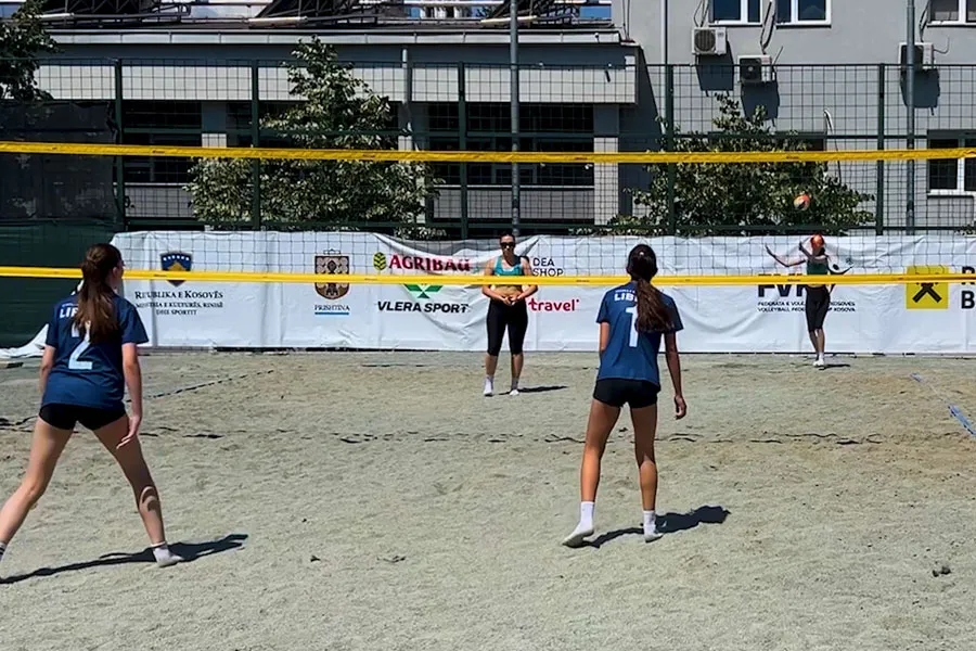 Kampionati në Beach Volley U20  sot ndeshjet finale Me zhvillimin e ndeshjeve të konkurrencës së femrave ka nisur dje Kampionati i Kosovës në Beach Volley U20  i organizuar nga Federata e Volejbollit e Kosovës  Pas përfundimit të procesit të   