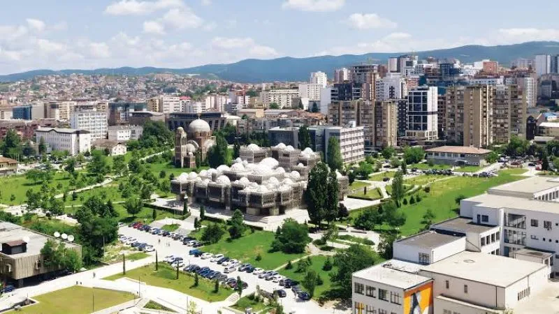 USA Today  Kosova  një histori suksesi në Ballkan Nga një vend i perceptuar për vite me radhë përmes rindërtimit pasluftës  Kosova po ndërton një identitet të ri ekonomik  të bazuar në investime  inovacion  teknologji  energji dhe kapital   