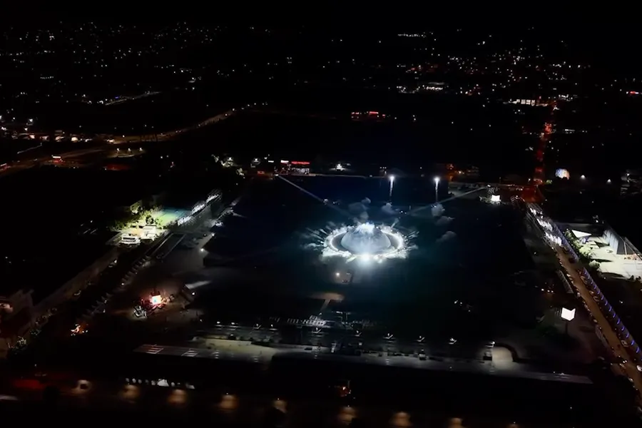 Rama para koncertit të Kanye West  E fut Shqipërinë në një tjetër hartë globale Pak orë para se të mbahet në Tiranë koncerti i Kanye West  kryeministri i Shqipërisë Edi Rama ka ndarë pamjet nga stadiumi ku do të zhvillohet eventi Për   