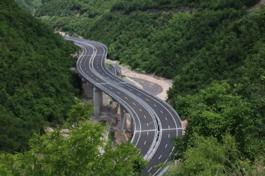 Të dielën s ka kufizim të qarkullimit për automjetet e transportit mbi 20 tonë Ministria e Infrastrukturës dhe Transportit njoftoi se të dielën  12 korrik  nuk do të ketë kufizim të qarkullimit për automjetet e transportit të mallrave mbi 20   