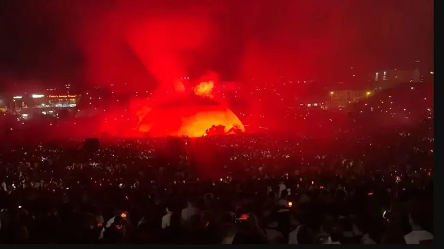  Shqipëri e bukur europiane   Rama nga koncerti i Kanye West  80 kombësi ka rreth asaj vatre Kryeministri i Shqipërisë  Edi Rama  ka ndarë disa pamje nga koncerti i Kanye West në Tiranë Postimin e tij ai e shoqëron me hashtagun  Shqipëri e bukur   