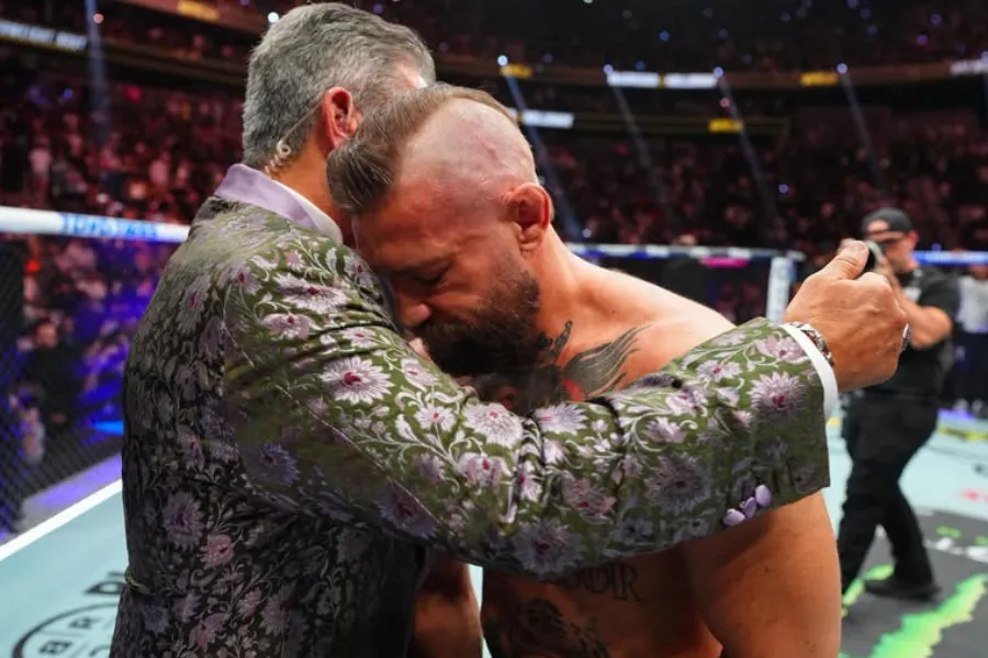 Conor McGregor pas humbjes ndaj Holloway  Jam në një errësirë të thellë Conor McGregor ka reaguar pas humbjes së dhimbshme ndaj Max Holloway në UFC 329  ku lufta përfundoi vetëm pas 69 sekondash për shkak të një dëmtimi të rëndë në këmbën e   