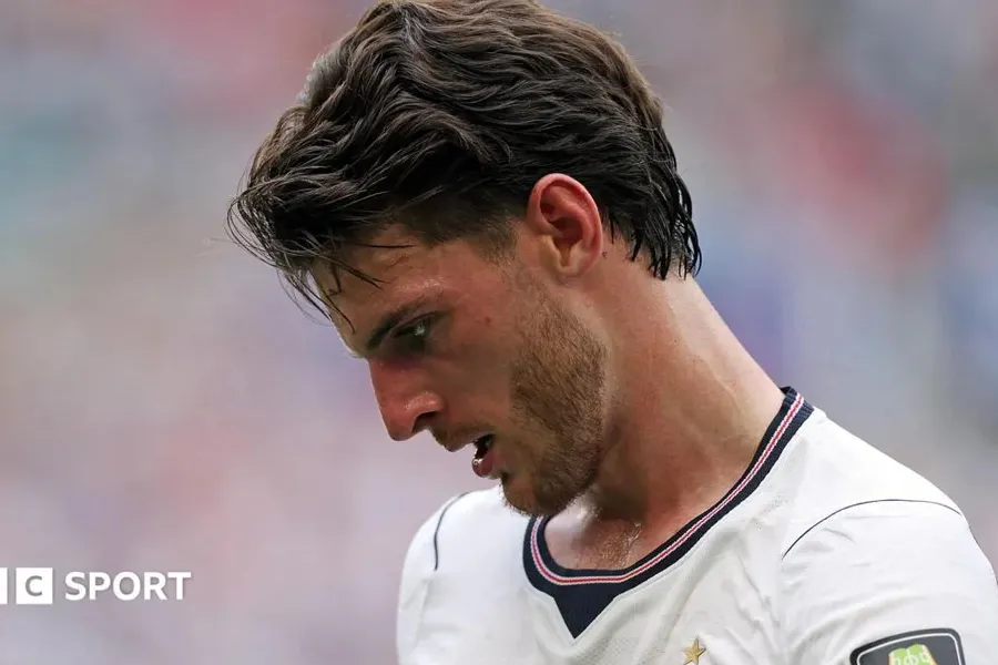 Tuchel zbulon se Rice kaloi tre ditë në shtrat para ndeshjes me Norvegjinë Përzgjedhësi i Anglisë  Thomas Tuchel  ka zbuluar se Declan Rice kaloi shumicën e tri ditëve në shtrat për shkak të një shqetësimi në stomak  e cila iu shtua problemeve që   