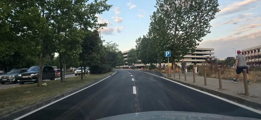Sonte hapet kjo rrugë në Prishtinë Kryetari i Prishtinës  Përparim Rama  bën të ditur se kanë përfunduar punimet në gjysmën e parë të rrugës  Fehmi Lladrovci   e cila do të hapet për qarkullim gjatë mbrëmjes së sotme Rama falënderoi qytetarët për   