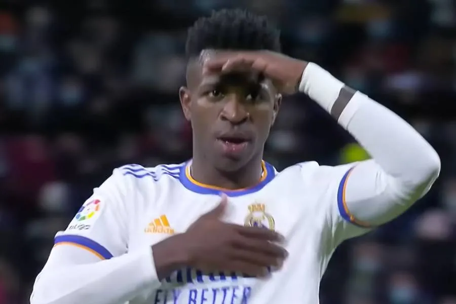 Vinicius kërkon të paguhet sa Mbappe në Real Madrid Vinicius Junior dhe Real Madridi po vazhdojnë bisedimet për rinovimin e kontratës  por palët ende nuk kanë arritur një marrëveshje për shkak të kërkesave financiare të sulmuesit brazilian  Sipas   