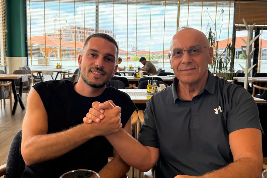 Agim Ademi takon Arijon Ibrahimoviqin  Një talent me të ardhme të madhe Presidenti i Federatës së Futbollit të Kosovës  Agim Ademi  ka zhvilluar një takim me talentin kosovar të Bayern Munichut  Arijon Ibrahimoviq  gjatë qëndrimit të tij në   