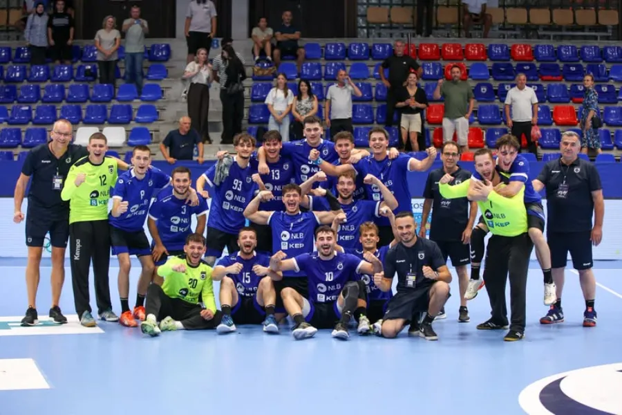 Kosova U20 shënon fitore bindëse ndaj Gjeorgjisë në Kampionatin Evropian Kombëtarja U20 e Kosovës në hendboll ka regjistruar fitoren e parë në Men s 20 EHF Championship I  duke mposhtur bindshëm Gjeorgjinë me rezultat 29 21 në kuadër të xhiros së   