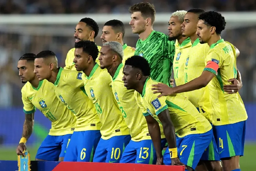 Presidenti i Brazilit kritikon futbollistët që nuk u kthyen në vend pas eliminimit nga Botërori Presidenti i Brazilit ka shprehur pakënaqësi të fortë ndaj futbollistëve të kombëtares  të cilët nuk u kthyen në vend pas eliminimit të hershëm nga   