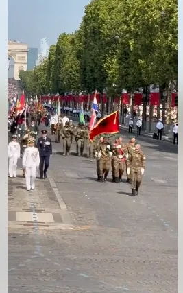 Flamuri shqiptar në paradën e Festës Kombëtare të Francës  Rama  Krenar për Shqipërinë Kryeministri i Shqipërisë  Edi Rama ka publikuar disa pamje nga ceremonia zyrtare me rastin e Festës Kombëtare të Francës  ku po merr pjesë personalisht Në   
