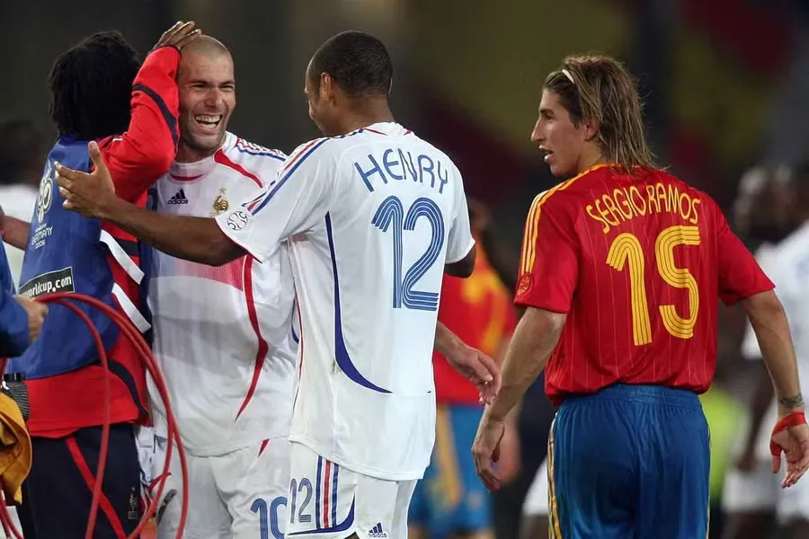 Rikthim në kohë  Kur Zidane heshti Spanjën dhe i dha Francës një natë të paharrueshme në Botërorin 2006 Para 20 vitesh  Franca dhe Spanja u përballën në fazën e 1 8 së finales së Kupës së Botës 2006  në një ndeshje që mbetet ndër më të kujtuarat   
