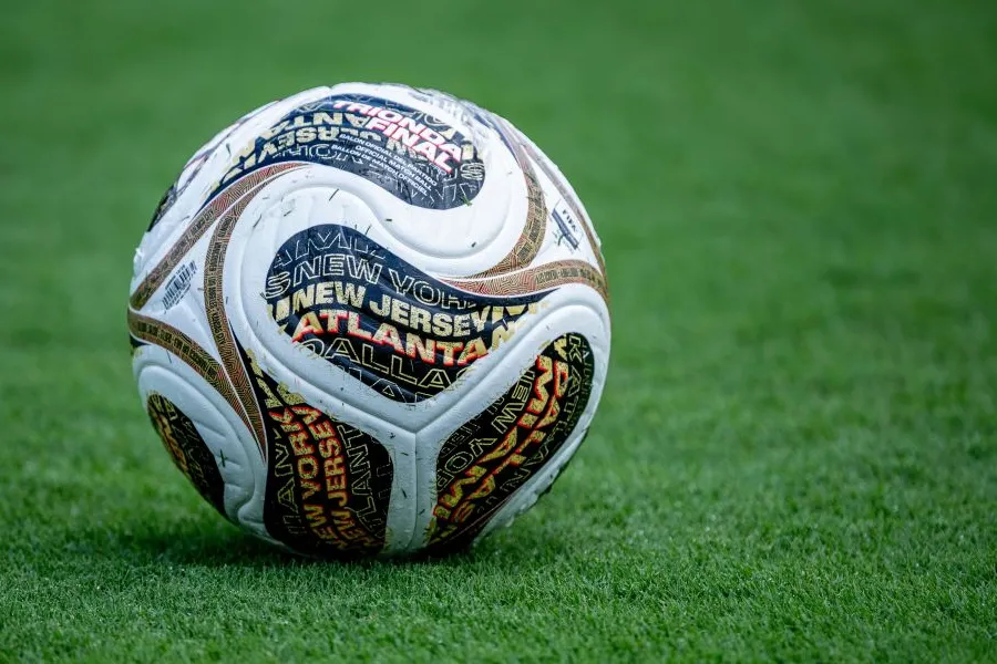 FIFA ndryshon topin për gjysmëfinalet dhe finalen e Botërorit FIFA ka vendosur të prezantojë një top të ri për fazën finale të Kupës së Botës 2026  sipas gazetarit Fabrizio Romano Topi i ri  i quajtur  Trionda Final   do të përdoret në   
