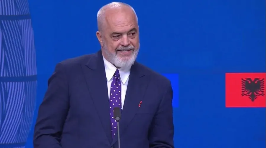 Rama për projektin në Zvërnec  S është finalizuar  por do të bëjë krenarë Shqipërinë dhe Evropën Kryeministri Edi Rama ka reaguar nga Brukseli lidhur me projektin e planifikuar në Zvërnec  duke deklaruar se procesi nuk ka përfunduar ende dhe se   