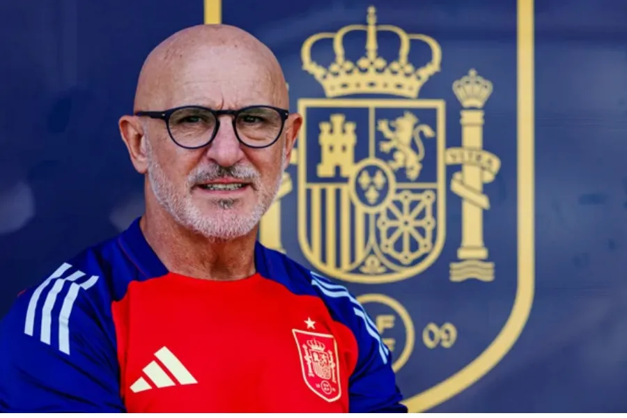 De la Fuente  Ende kemi edhe një hap për të bërë Trajneri i Spanjës  Luis de la Fuente  nuk e fshehu emocionin pas kualifikimit në finalen e Kupës së Botës Tekniku spanjoll e përshkroi momentin si një ndjenjë që i afrohet lumturisë  por theksoi   
