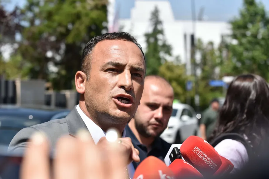 Intervistohet nga Prokuroria  Thaçi  Ma përgatitën rivalët e mi politik Kryetari i komunës së Obiliqit  Halil Thaçi është intervistuar nga Prokuroria Speciale për shpronësime në fshatin Shipitullë dhe Hade  ku siç tha ai  është intervistuar si   