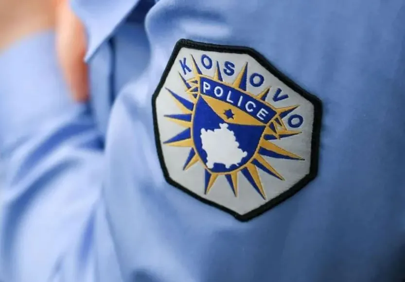 Shoferi e ngiste veturën 117 km h në zonë ku lejohet 60 km h  gjobitet dhe i merret patentshoferi Policia e Kosovës njoftoi se i ka shqiptuar gjobë 300 euro një shoferi që po drejtonte një veturë të tipit Audi Q5 me targa të huaja në rrugën   