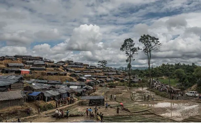 Dyshohet për mbi 500 viktima pas fundosjes së dy varkave me Rohingya në Gjirin e Bengalit Mbi 500 persona dyshohet se kanë humbur jetën  në raste të ndryshme  pasi dy varka me pjesëtarë të pakicës Rohingya nga Mianmari u fundosën në Gjirin e   