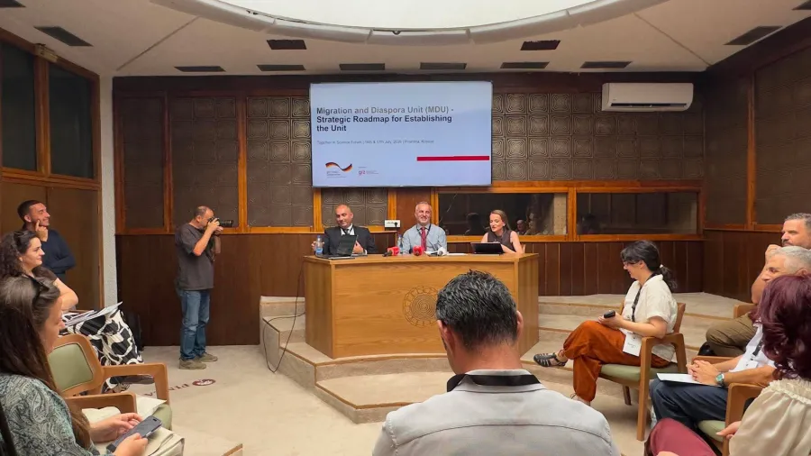  Bashkë në shkencë   Diaspora akademike  potencial i madh për zhvillimin e shkencës në Kosovë Universiteti i Prishtinës ka mbajtur edicionin e dytë të Forumit  Bashkë në Shkencë   i cili bashkoi studiues nga diaspora me personelin akademik të   