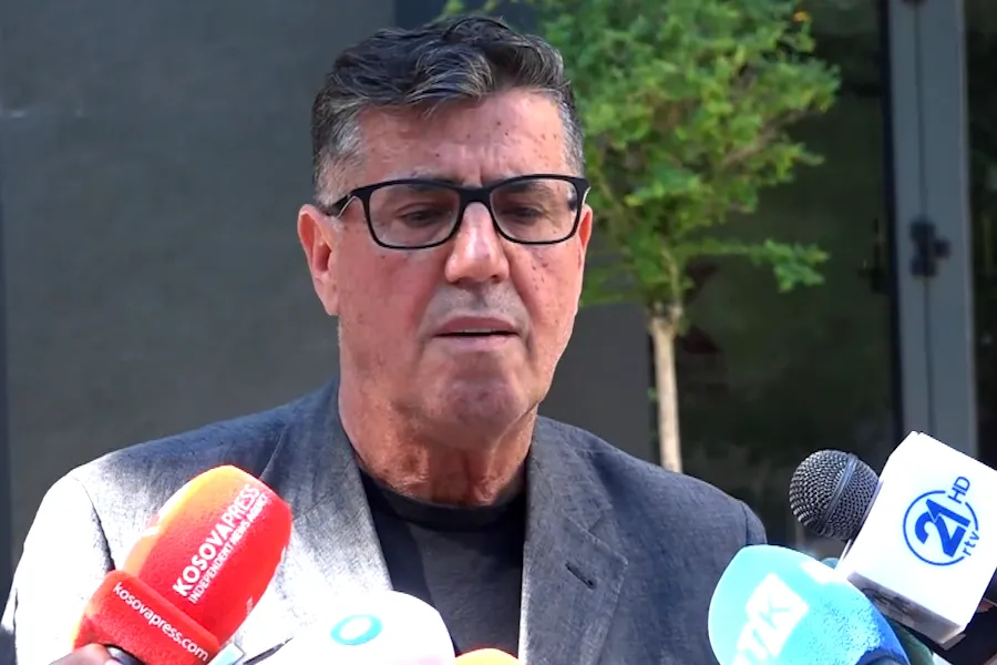 Haziri mesazh pas zhvillimeve në LDK  Koha t i kthehemi idealistëve Nënkryetari i Lidhjes Demokratike të Kosovës  Lutfi Haziri  ka reaguar me një mesazh publik në kohën kur brenda partisë janë shtuar përçarjet dhe janë dorëzuar nënshkrimet për   
