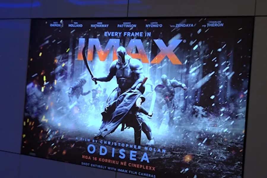  Odisea  vjen në teknologjinë IMAX  CinePlexx Kosova e vetmja që e posedon në rajon Filmi më i ri  Odisea  ka zgjuar interesim të madh te publiku në Kosovë  duke mbushur sallat e Cineplexx Kosova që në natën e parë të shfaqjes  të enjten mbrëma    