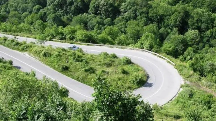 Mbyllet për dy ditë rruga Brezovicë Prevallë  zhvillohet garë automobilistike Ministria e Infrastrukturës dhe Transportit ka njoftuar se segmenti rrugor Brezovicë Prevallë do të mbyllet përkohësisht gjatë fundjavës  për shkak se zhvillohet gara   