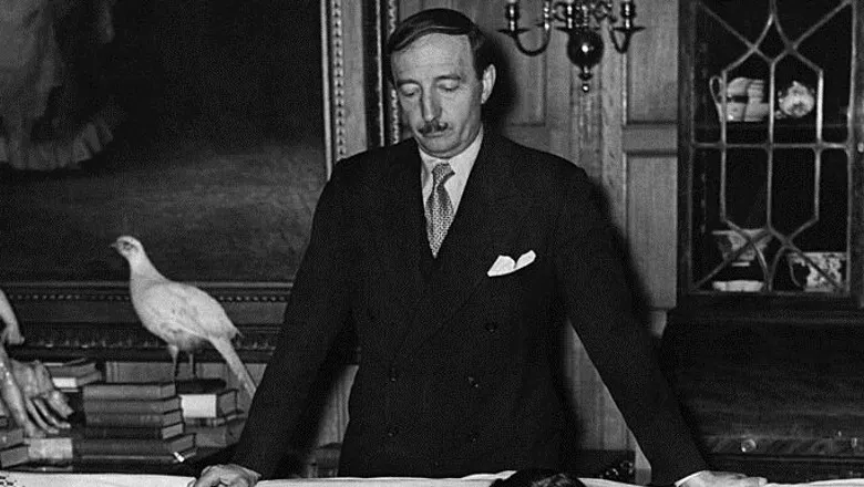 Drejtori i shkollës amerikane që u largua nga mbreti Zog Drejtori i shkollës teknike amerikane Harry Fultz  më 18 korrik të vitit 1932  largohet nga Tirana pas vendimit të mbretit Zog për shtetëzimin e arsimit  Kjo ishte një masë e mbretit për të   