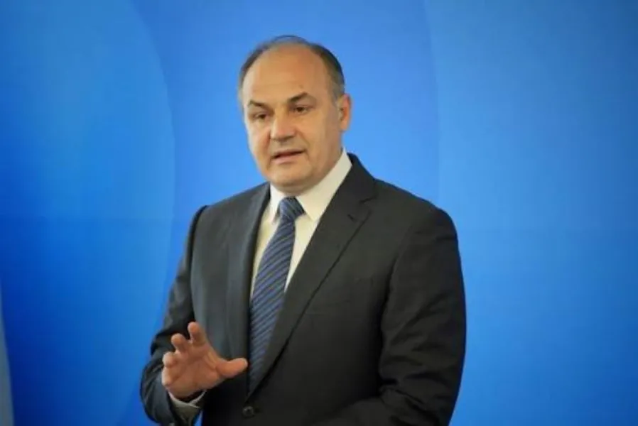 Hoxhaj alarmon  Kosova po izolohet  Serbia po thellon partneritetin strategjik me SHBA në Ish ministri i jashtëm  Enver Hoxhaj  ka reaguar pas nisjes së Dialogut Strategjik ndërmjet Serbisë dhe Shteteve të Bashkuara të Amerikës  duke thënë se   