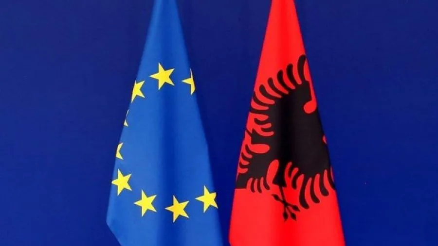 Katër vjet nga hapja e negociatave për anëtarësimin e Shqipërisë e Maqedonisë në BE Shqipëria dhe Maqedonia e Veriut më 19 korrik 2022 hapën zyrtarisht negociatat për anëtarësim në Bashkimin Evropian Gjatë konferencës së parë ndërqeveritare me   