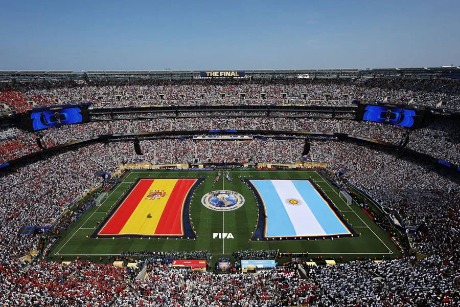 Fillon finalja e madhe e Botërorit Sapo ka startuar në stadiumin  MetLife  finalja e madhe e Kupës së Botës 2026 ndërmjet Spanjës dhe Argjentinës Me bilbilin e gjyqtarit kryesor slloven  Slavko Vinčić  djemtë e Luis de la Fuente dhe ata të Lionel   
